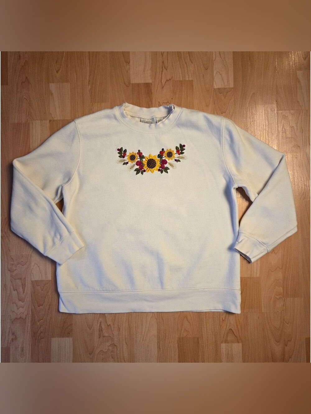 Classic Elements cottagecore embroidered sweatshirt